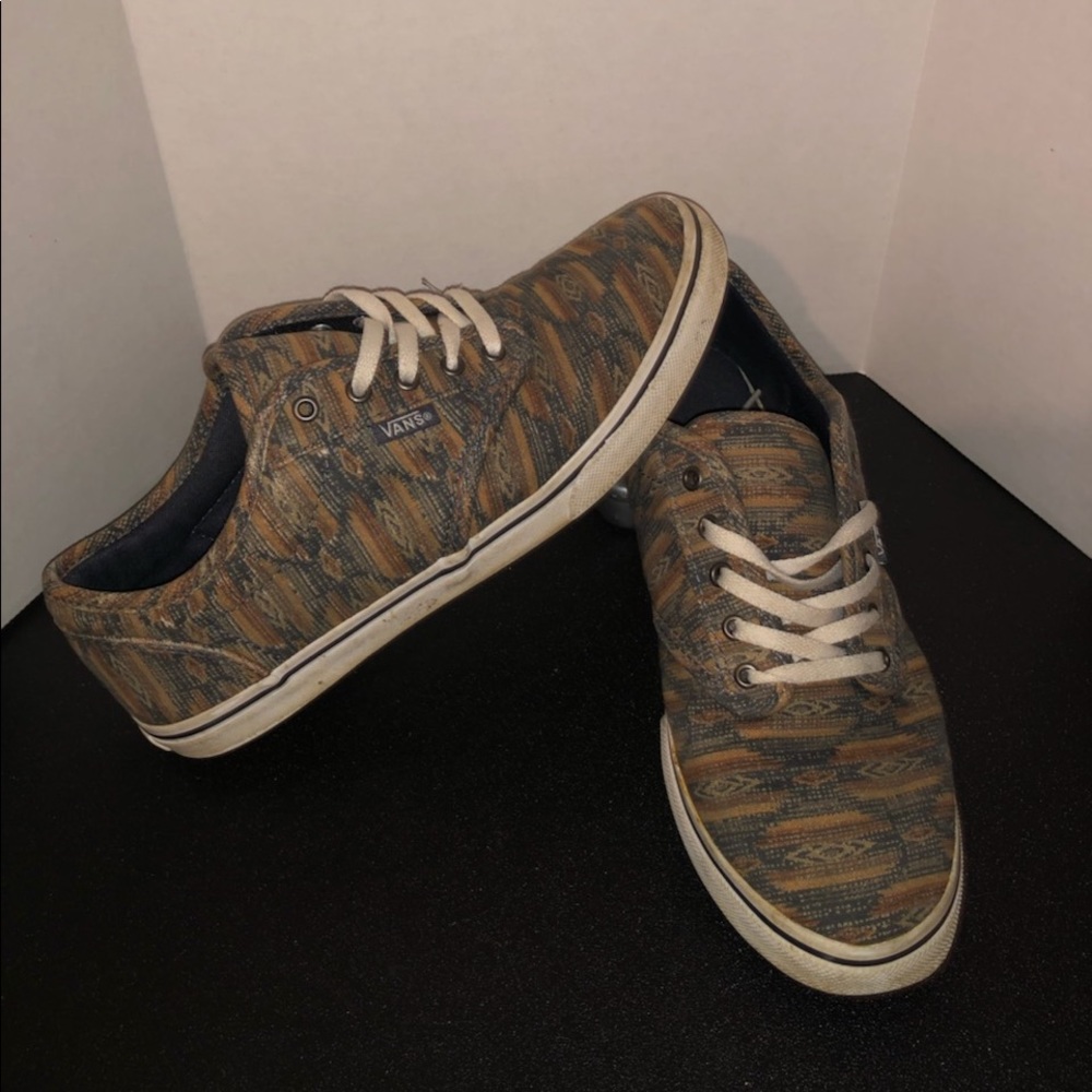 VANS Tribal Pattern Size 7 women’s